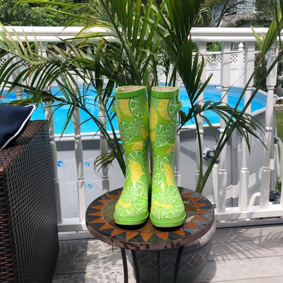 ⭐️HP Charming Charlie’s lemon lime rain boots - Picture 1 of 6